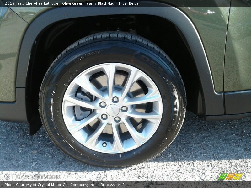 Olive Green Pearl / Black/Light Frost Beige 2019 Jeep Cherokee Latitude