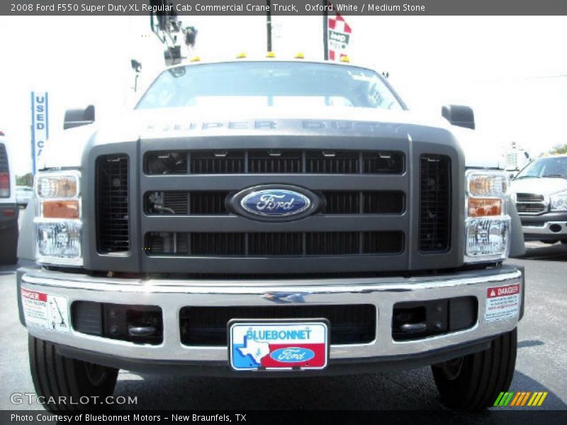 Oxford White / Medium Stone 2008 Ford F550 Super Duty XL Regular Cab Commercial Crane Truck