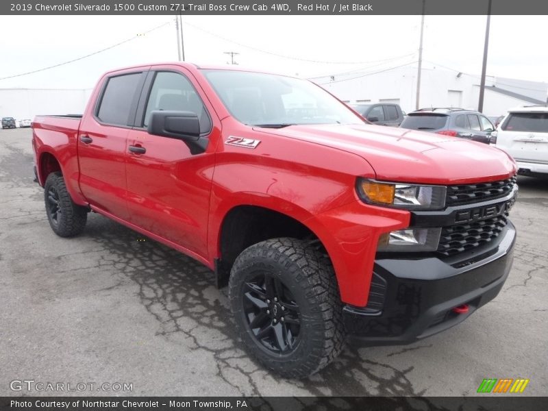 Front 3/4 View of 2019 Silverado 1500 Custom Z71 Trail Boss Crew Cab 4WD