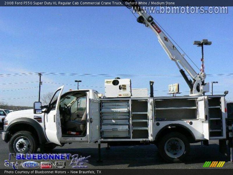 Oxford White / Medium Stone 2008 Ford F550 Super Duty XL Regular Cab Commercial Crane Truck
