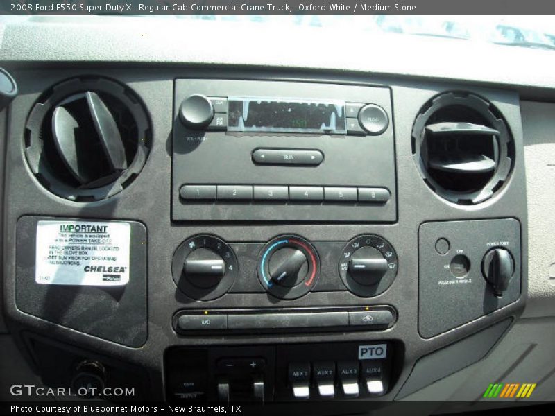Oxford White / Medium Stone 2008 Ford F550 Super Duty XL Regular Cab Commercial Crane Truck