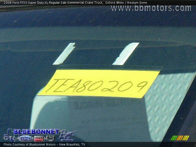 Oxford White / Medium Stone 2008 Ford F550 Super Duty XL Regular Cab Commercial Crane Truck