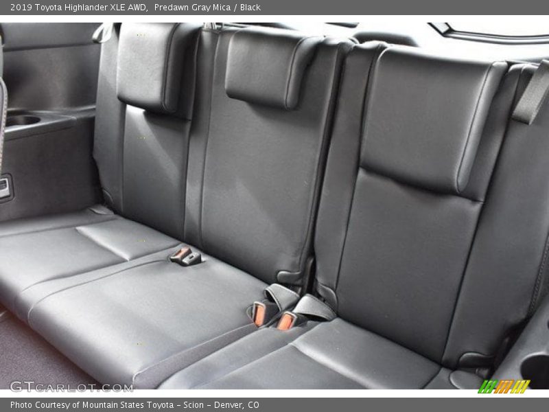 Predawn Gray Mica / Black 2019 Toyota Highlander XLE AWD