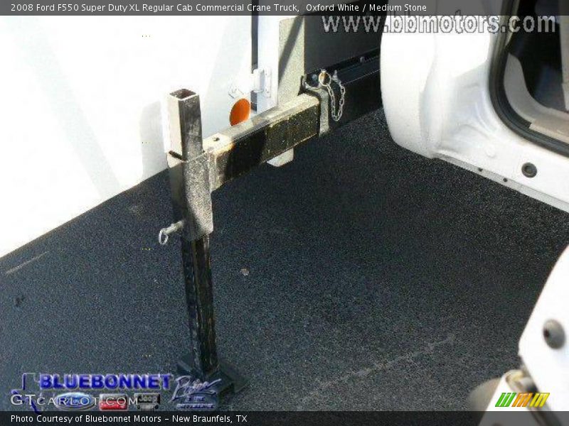 Oxford White / Medium Stone 2008 Ford F550 Super Duty XL Regular Cab Commercial Crane Truck