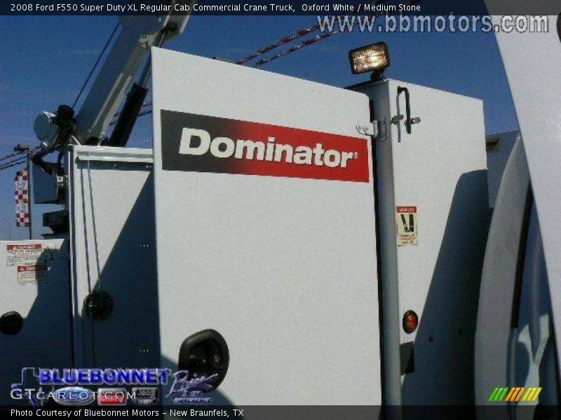 Oxford White / Medium Stone 2008 Ford F550 Super Duty XL Regular Cab Commercial Crane Truck