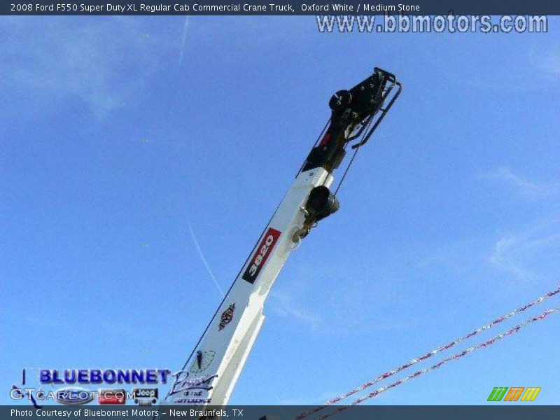 Oxford White / Medium Stone 2008 Ford F550 Super Duty XL Regular Cab Commercial Crane Truck