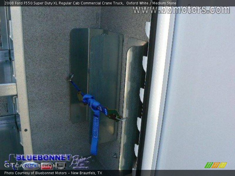 Oxford White / Medium Stone 2008 Ford F550 Super Duty XL Regular Cab Commercial Crane Truck