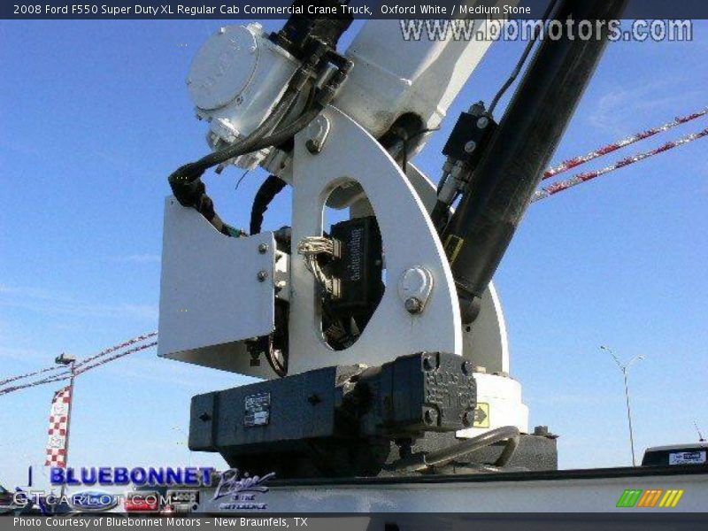 Oxford White / Medium Stone 2008 Ford F550 Super Duty XL Regular Cab Commercial Crane Truck