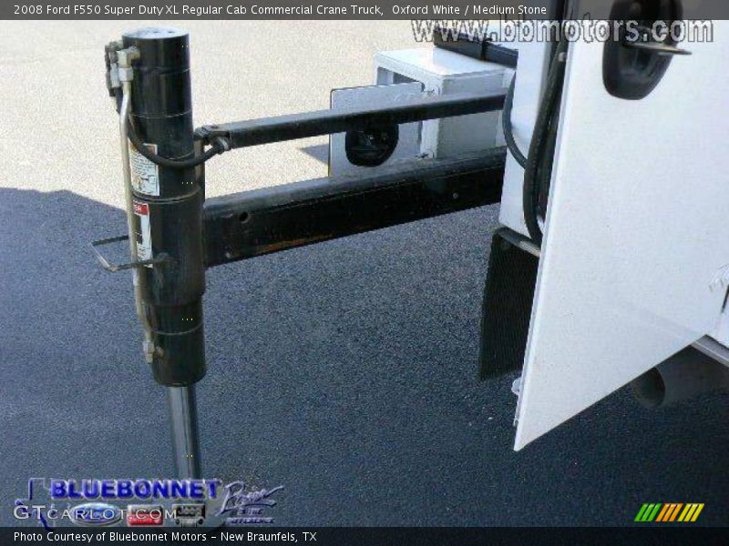 Oxford White / Medium Stone 2008 Ford F550 Super Duty XL Regular Cab Commercial Crane Truck