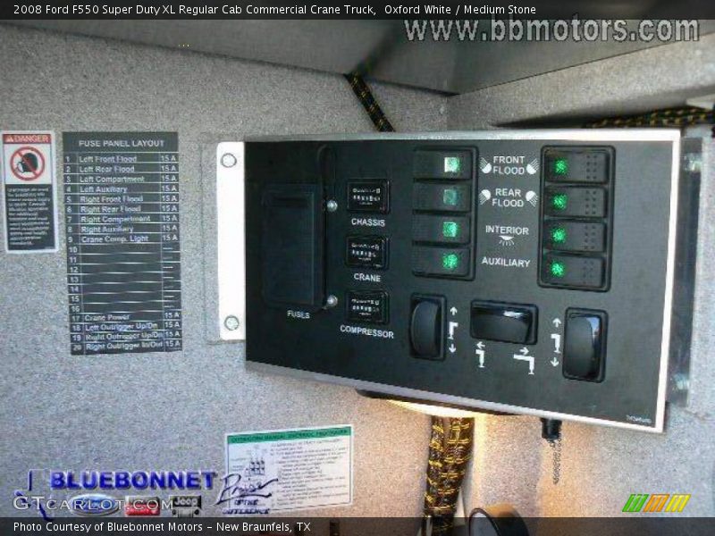 Oxford White / Medium Stone 2008 Ford F550 Super Duty XL Regular Cab Commercial Crane Truck