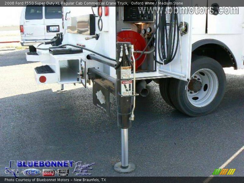Oxford White / Medium Stone 2008 Ford F550 Super Duty XL Regular Cab Commercial Crane Truck