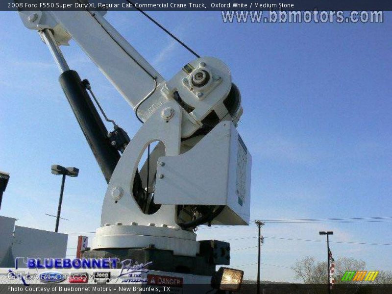 Oxford White / Medium Stone 2008 Ford F550 Super Duty XL Regular Cab Commercial Crane Truck