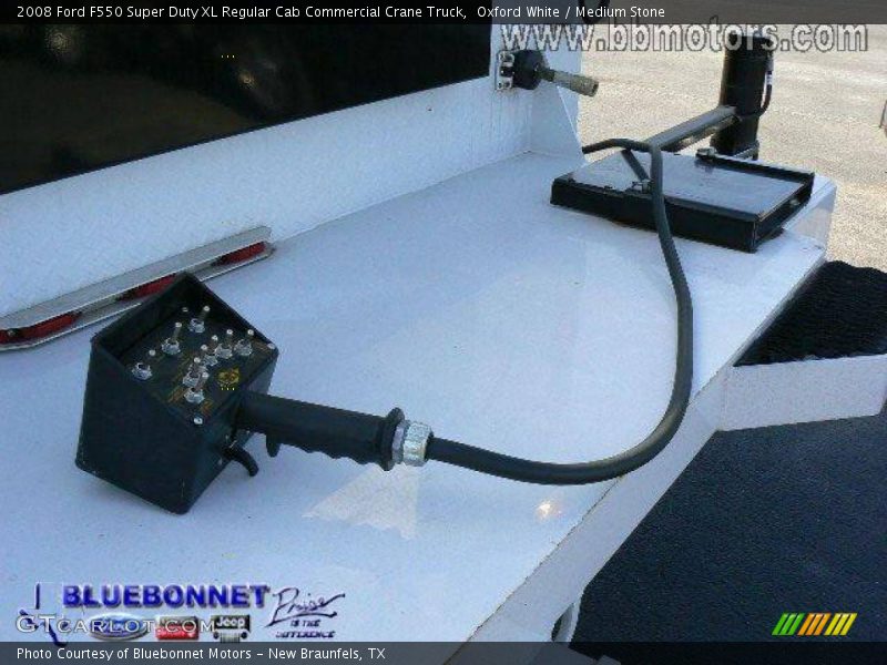 Oxford White / Medium Stone 2008 Ford F550 Super Duty XL Regular Cab Commercial Crane Truck