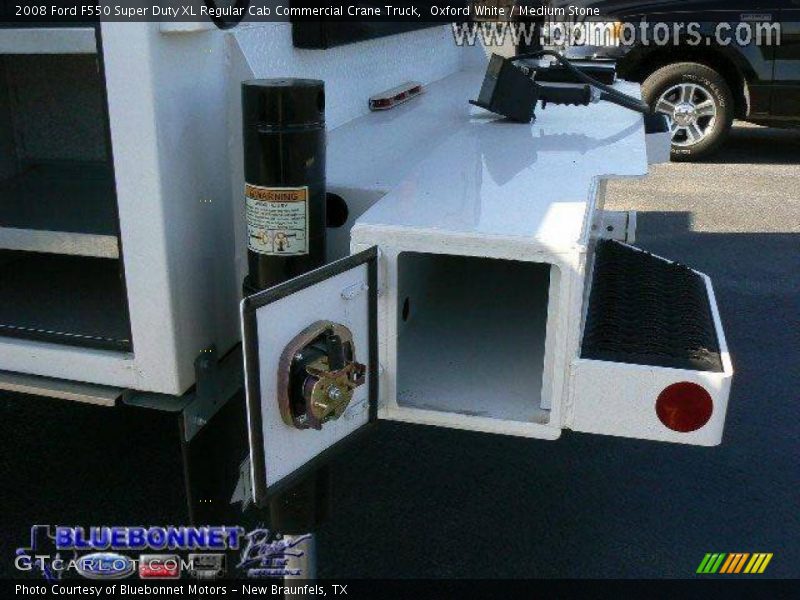 Oxford White / Medium Stone 2008 Ford F550 Super Duty XL Regular Cab Commercial Crane Truck