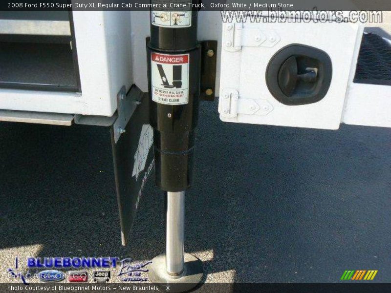 Oxford White / Medium Stone 2008 Ford F550 Super Duty XL Regular Cab Commercial Crane Truck
