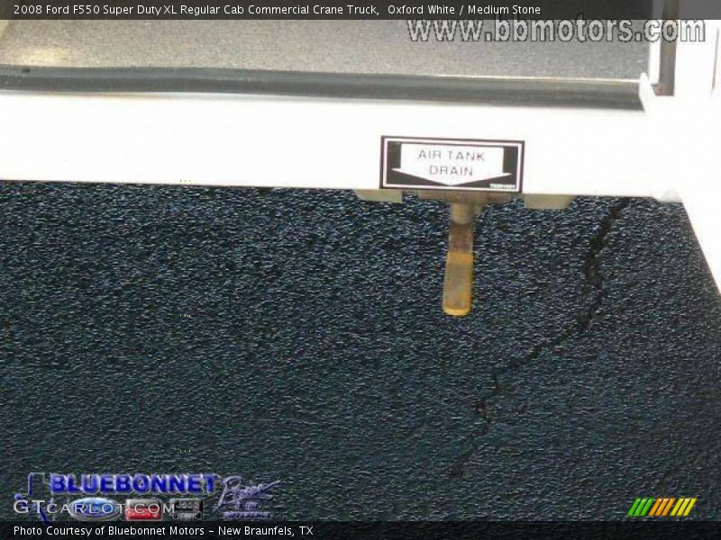Oxford White / Medium Stone 2008 Ford F550 Super Duty XL Regular Cab Commercial Crane Truck