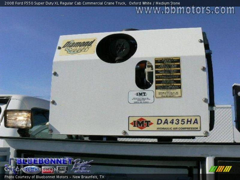 Oxford White / Medium Stone 2008 Ford F550 Super Duty XL Regular Cab Commercial Crane Truck