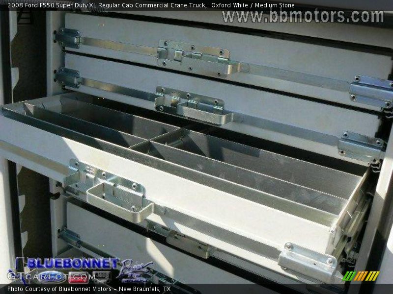 Oxford White / Medium Stone 2008 Ford F550 Super Duty XL Regular Cab Commercial Crane Truck