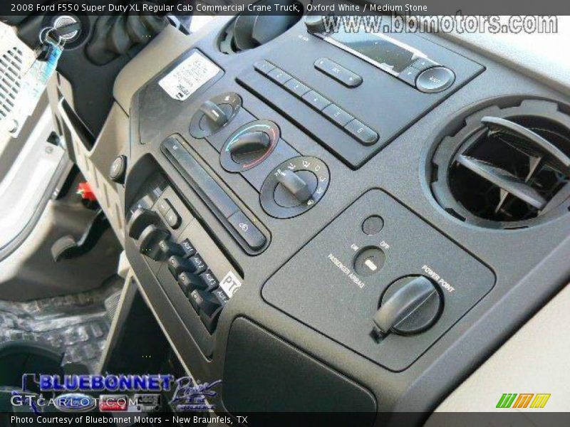 Oxford White / Medium Stone 2008 Ford F550 Super Duty XL Regular Cab Commercial Crane Truck