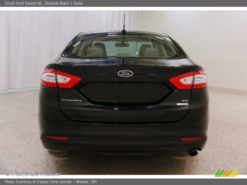 Shadow Black / Dune 2016 Ford Fusion SE
