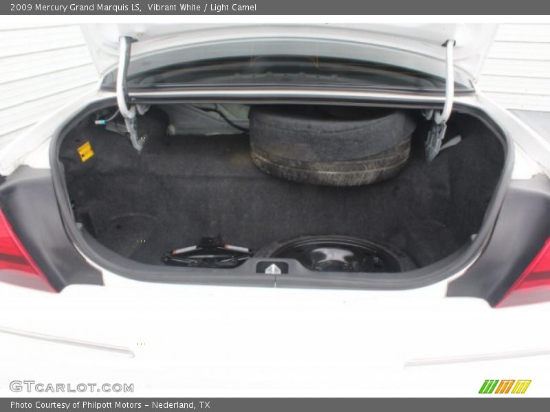 Vibrant White / Light Camel 2009 Mercury Grand Marquis LS