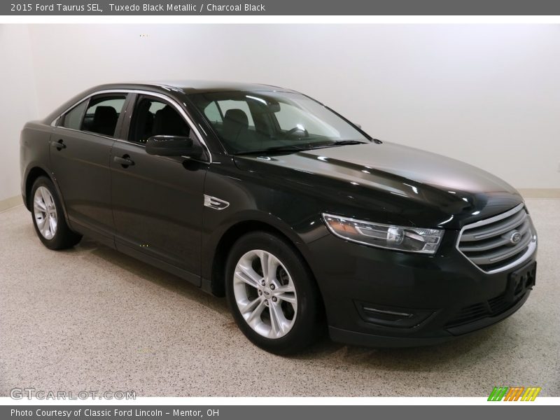 Tuxedo Black Metallic / Charcoal Black 2015 Ford Taurus SEL
