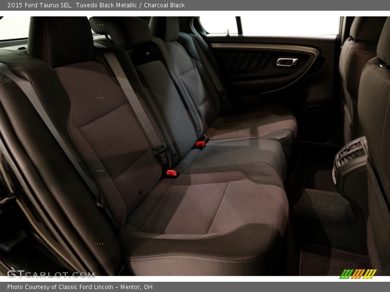 Tuxedo Black Metallic / Charcoal Black 2015 Ford Taurus SEL
