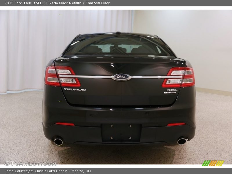 Tuxedo Black Metallic / Charcoal Black 2015 Ford Taurus SEL