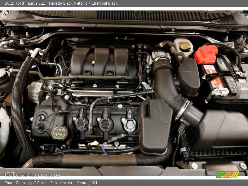 Tuxedo Black Metallic / Charcoal Black 2015 Ford Taurus SEL