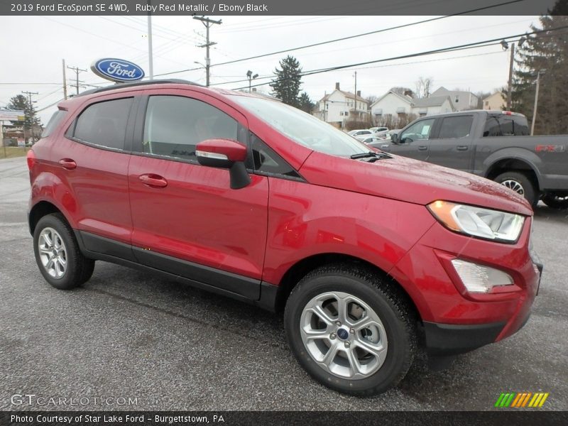Front 3/4 View of 2019 EcoSport SE 4WD