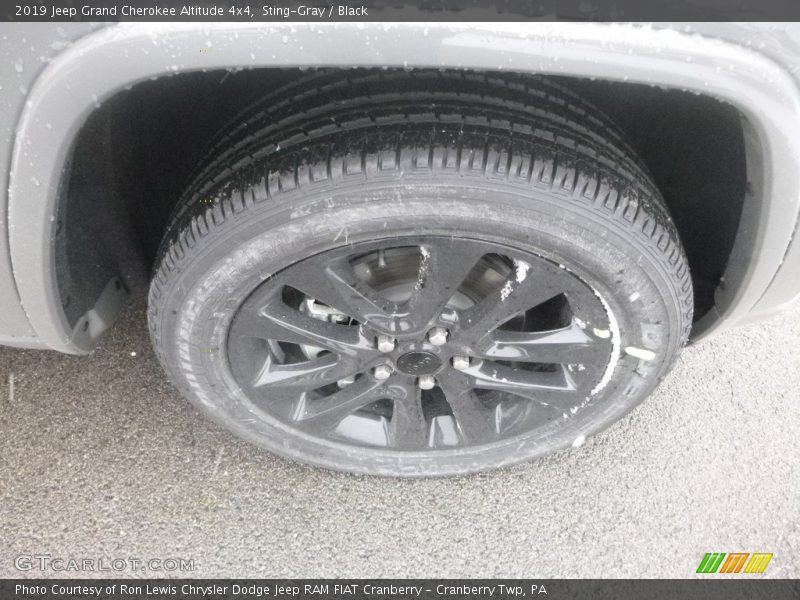 Sting-Gray / Black 2019 Jeep Grand Cherokee Altitude 4x4