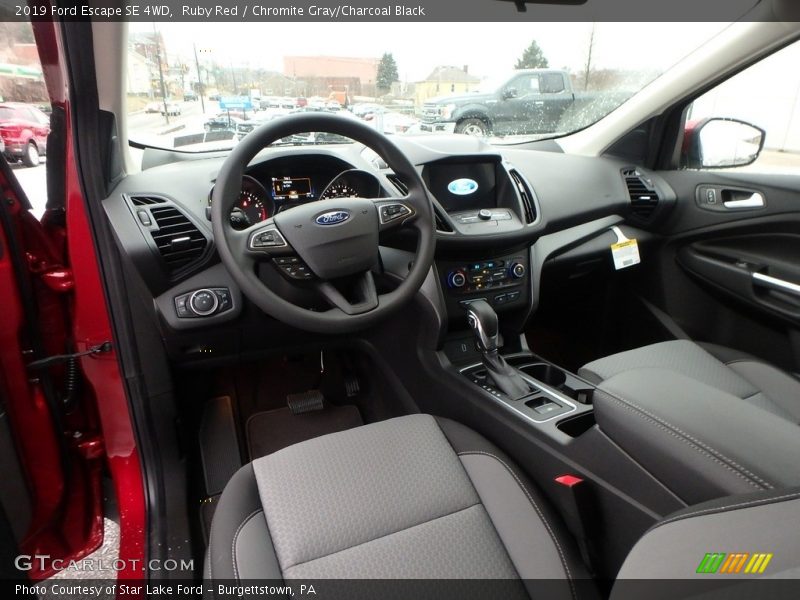 Ruby Red / Chromite Gray/Charcoal Black 2019 Ford Escape SE 4WD