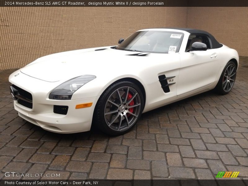 designo Mystic White II / designo Porcelain 2014 Mercedes-Benz SLS AMG GT Roadster