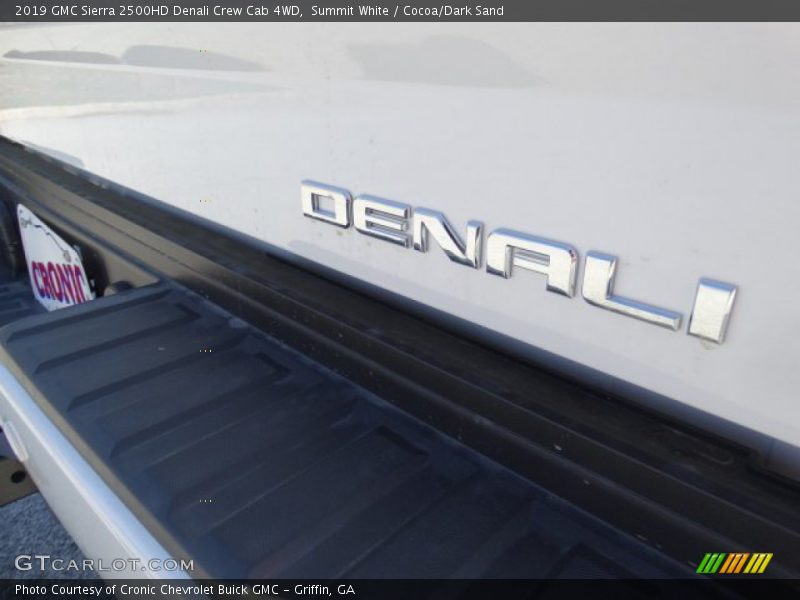 Summit White / Cocoa/Dark Sand 2019 GMC Sierra 2500HD Denali Crew Cab 4WD