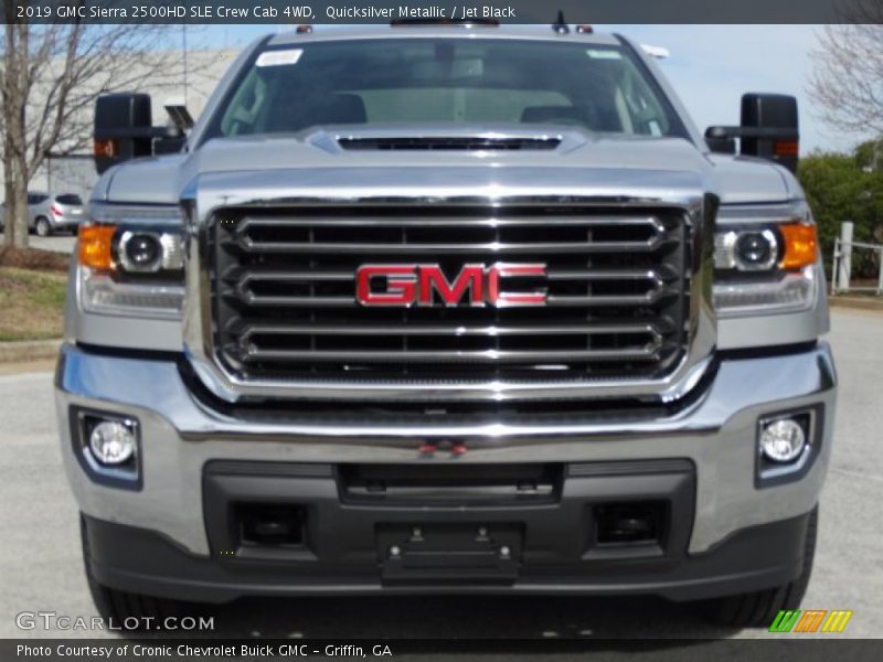 Quicksilver Metallic / Jet Black 2019 GMC Sierra 2500HD SLE Crew Cab 4WD