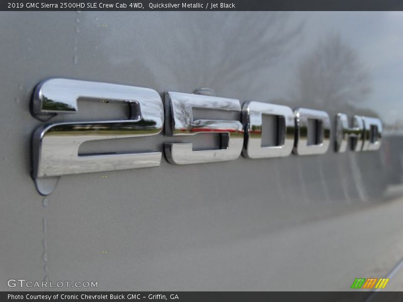 Quicksilver Metallic / Jet Black 2019 GMC Sierra 2500HD SLE Crew Cab 4WD
