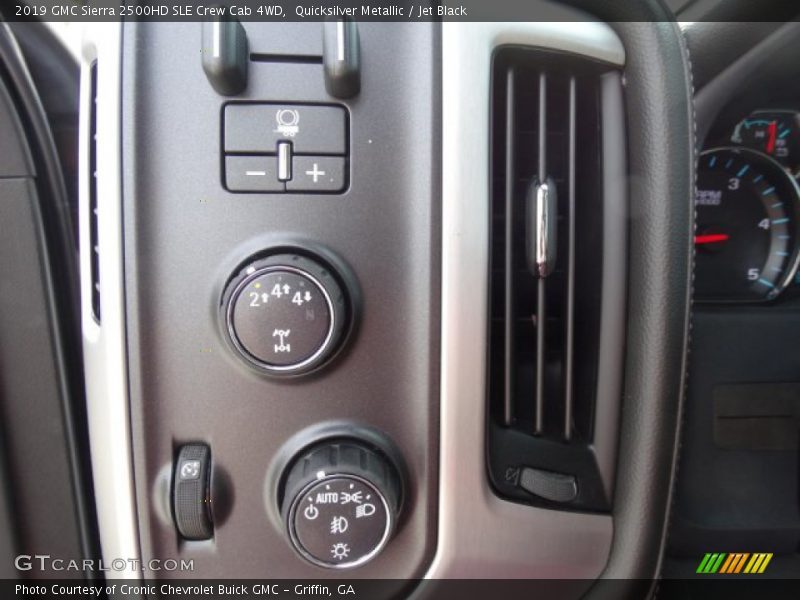 Controls of 2019 Sierra 2500HD SLE Crew Cab 4WD