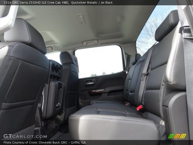 Quicksilver Metallic / Jet Black 2019 GMC Sierra 2500HD SLE Crew Cab 4WD