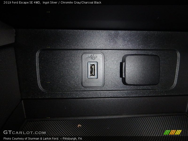 Ingot Silver / Chromite Gray/Charcoal Black 2019 Ford Escape SE 4WD