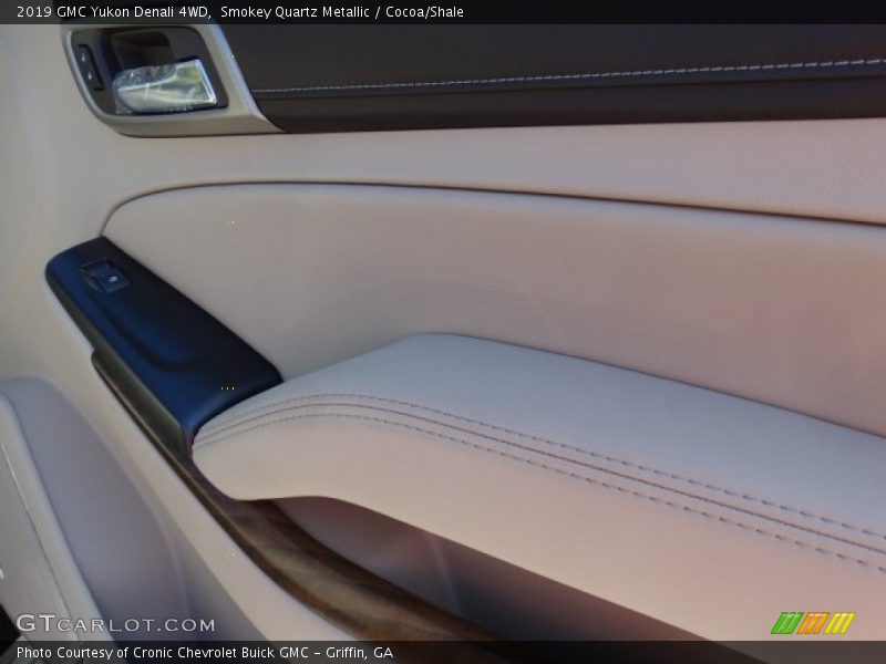 Smokey Quartz Metallic / Cocoa/Shale 2019 GMC Yukon Denali 4WD