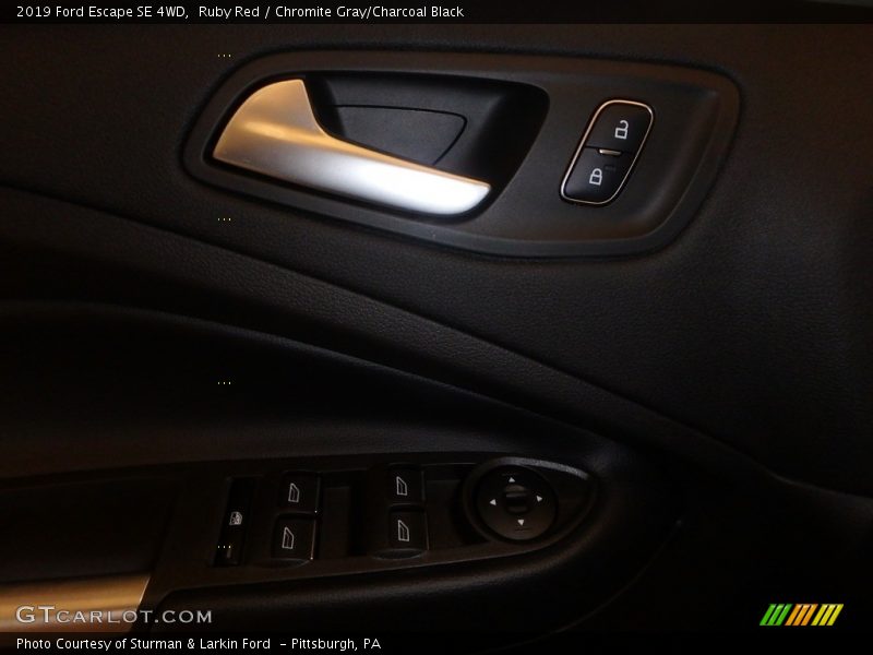 Ruby Red / Chromite Gray/Charcoal Black 2019 Ford Escape SE 4WD