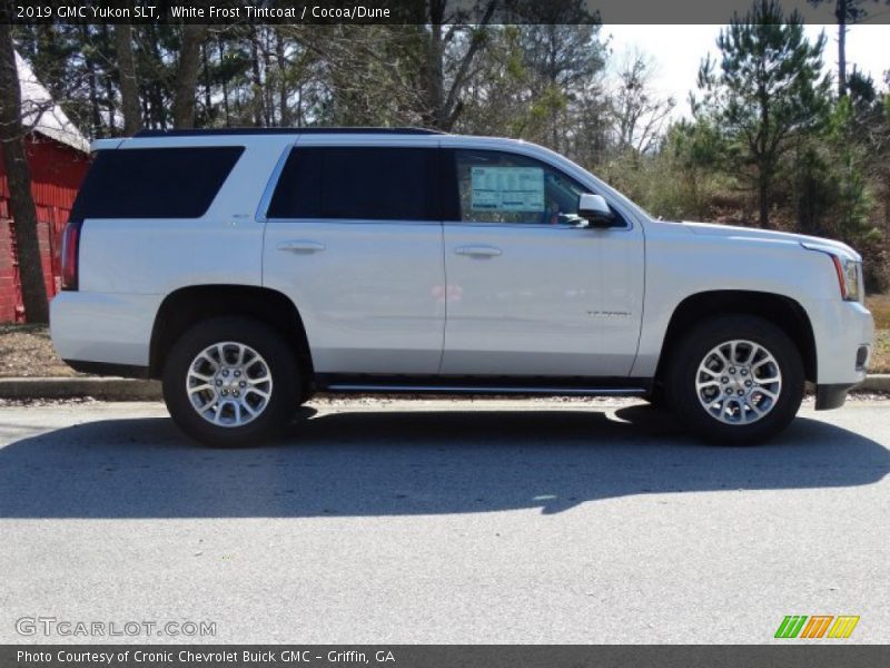 White Frost Tintcoat / Cocoa/Dune 2019 GMC Yukon SLT