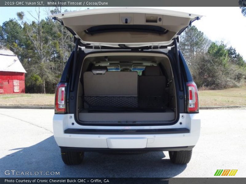 White Frost Tintcoat / Cocoa/Dune 2019 GMC Yukon SLT