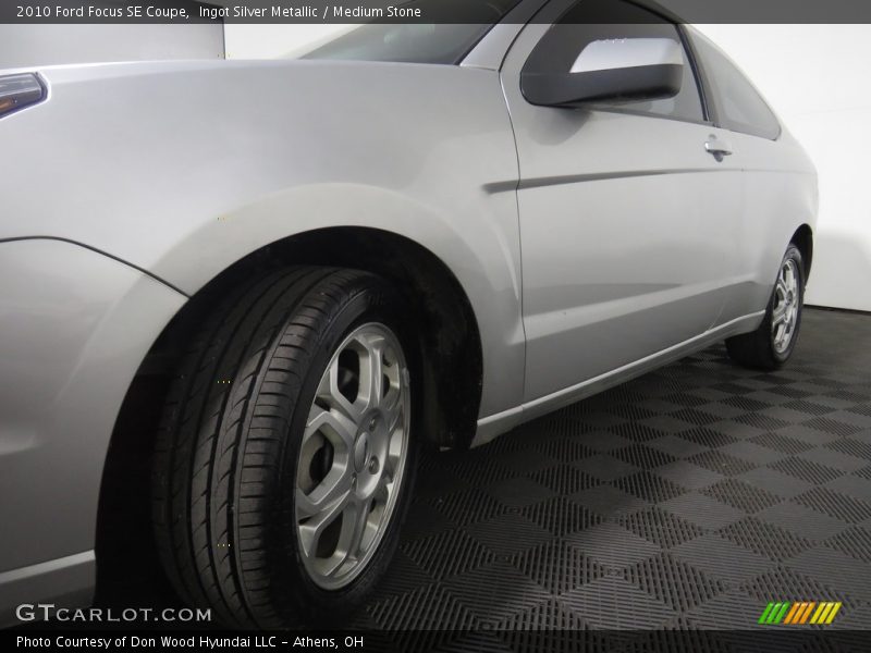 Ingot Silver Metallic / Medium Stone 2010 Ford Focus SE Coupe