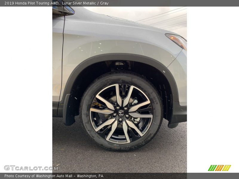 Lunar Silver Metallic / Gray 2019 Honda Pilot Touring AWD