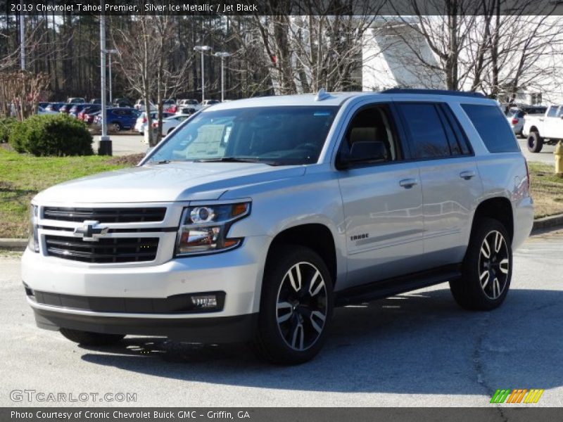 Front 3/4 View of 2019 Tahoe Premier