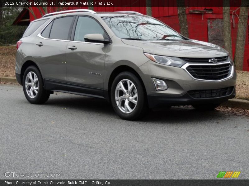 Front 3/4 View of 2019 Equinox LT