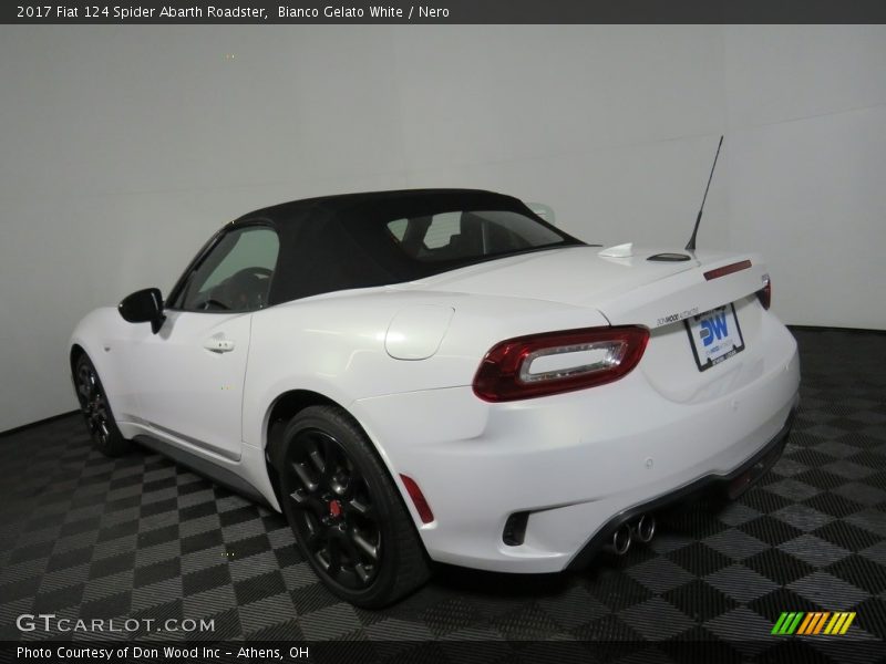 Bianco Gelato White / Nero 2017 Fiat 124 Spider Abarth Roadster