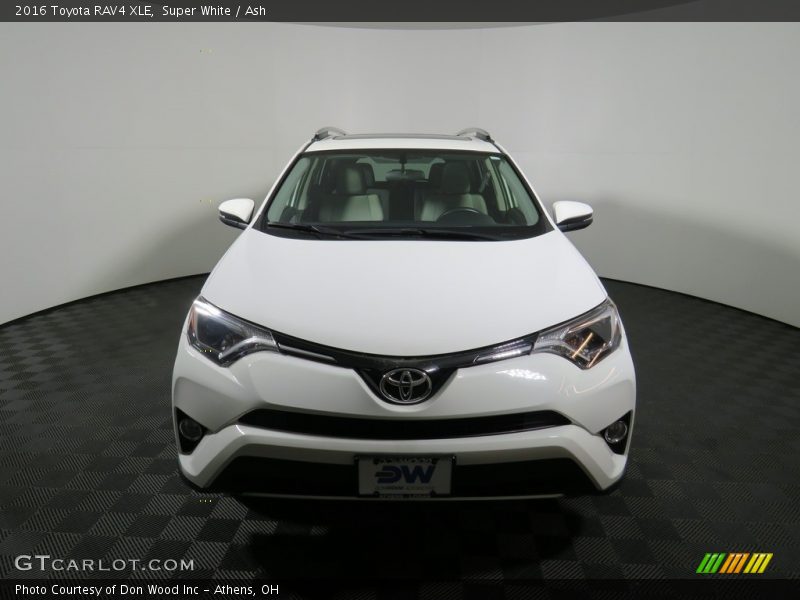 Super White / Ash 2016 Toyota RAV4 XLE