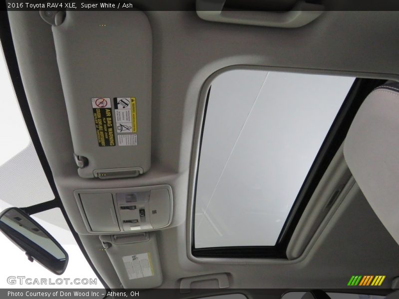 Super White / Ash 2016 Toyota RAV4 XLE